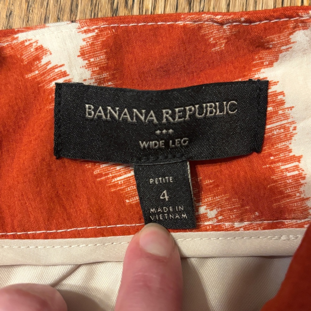 Banana Republic Pleated Wide Leg Leaf Print Pants - Picture 8 of 9